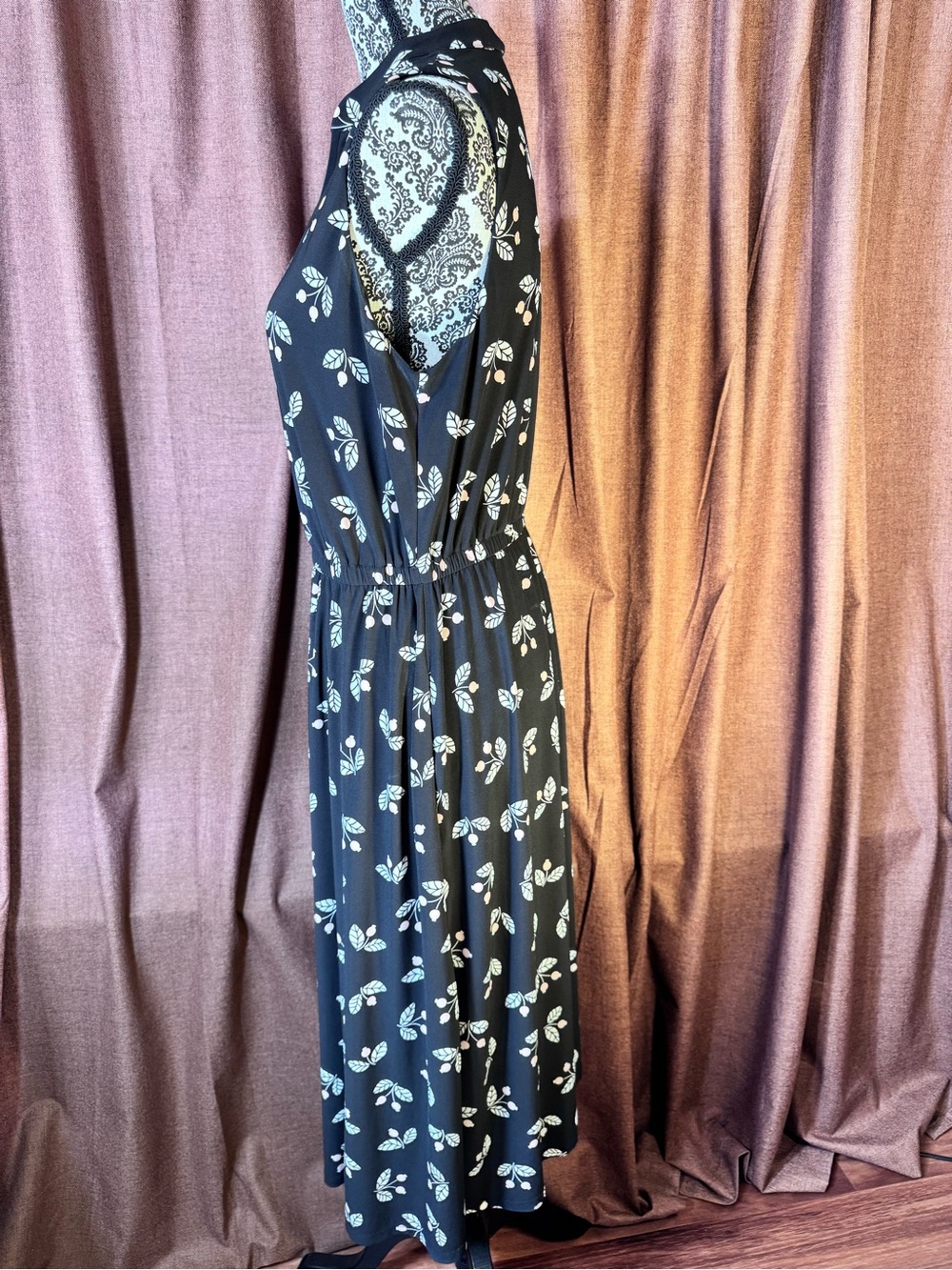 Anne Klein Floral Print Sleeveless Black Floral V-Neck Dress size 12 - Picture 4 of 8